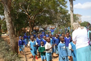 janiewithschoolchildren